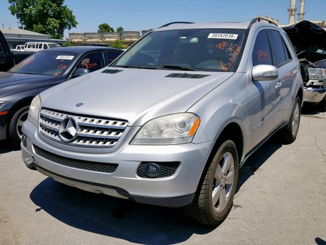 4JGBB86E46A093091 - 2006 MERCEDES-BENZ ML 350 SILVER photo 2