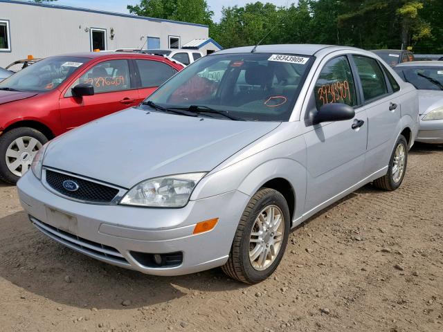 1FAFP34N97W156869 - 2007 FORD FOCUS ZX4 SILVER photo 2