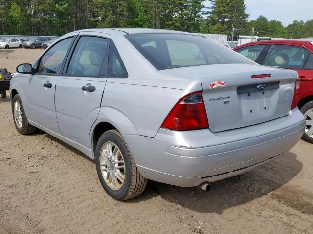 1FAFP34N97W156869 - 2007 FORD FOCUS ZX4 SILVER photo 3