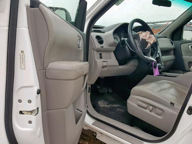 5FNYF3H3XFB031171 - 2015 HONDA PILOT SE WHITE photo 9