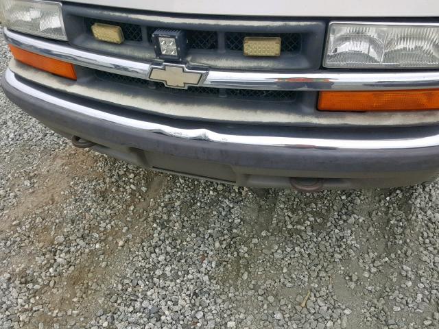 1GNDT13W2Y2317137 - 2000 CHEVROLET BLAZER GOLD photo 10