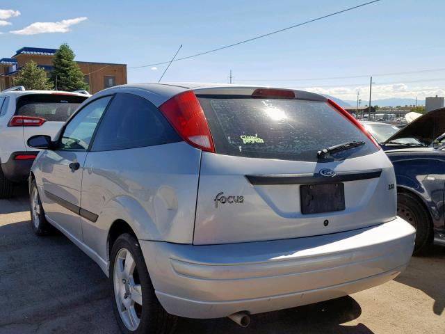 3FAFP31373R112515 - 2003 FORD FOCUS ZX3 SILVER photo 3