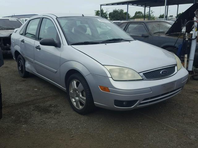 1FAHP34N25W137070 - 2005 FORD FOCUS ZX4 SILVER photo 1