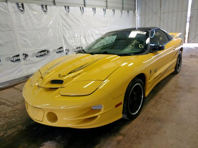 2G2FV22G622121526 - 2002 PONTIAC FIREBIRD F YELLOW photo 2