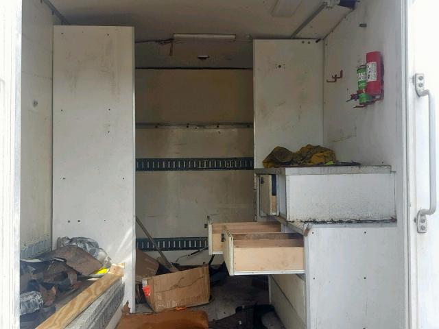 1GB0G2CG6B1105322 - 2011 CHEVROLET EXPRESS G3 WHITE photo 6