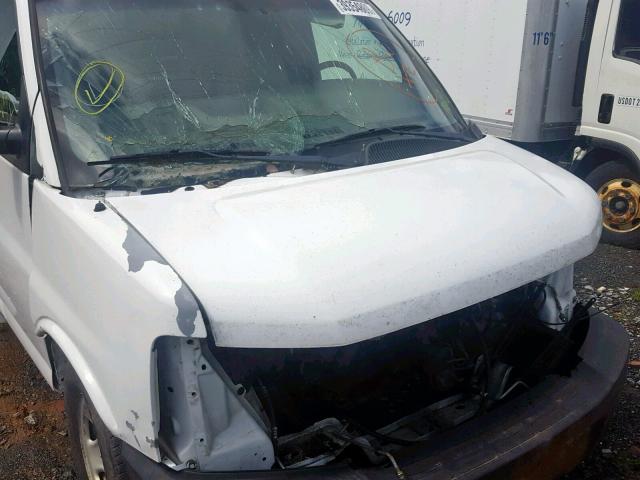 1GB0G2CG6B1105322 - 2011 CHEVROLET EXPRESS G3 WHITE photo 9