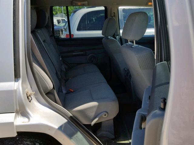 1J8HG48KX6C291537 - 2006 JEEP COMMANDER SILVER photo 6