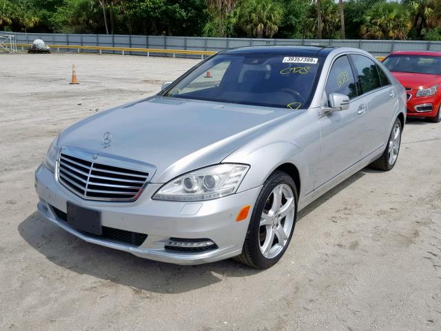 WDDNG9EB9DA518405 - 2013 MERCEDES-BENZ S 550 4MAT SILVER photo 2