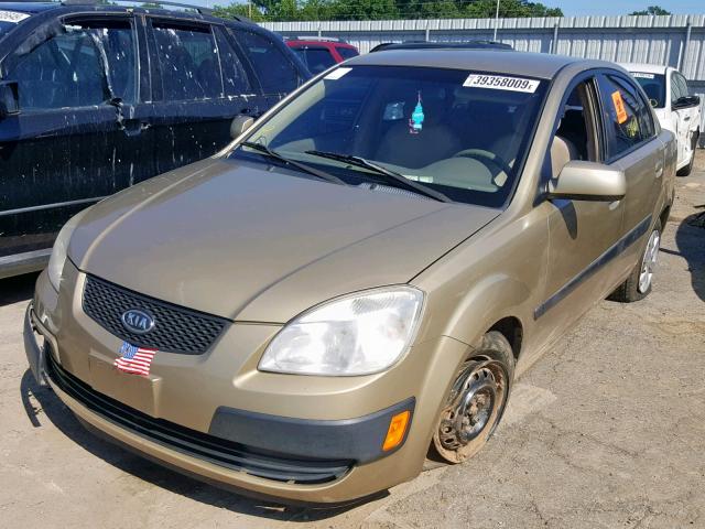 KNADE123166100014 - 2006 KIA RIO GOLD photo 2