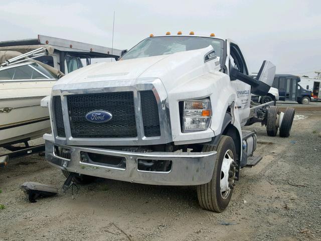 1FDNF6DC9HDB12937 - 2017 FORD F650 SUPER WHITE photo 2