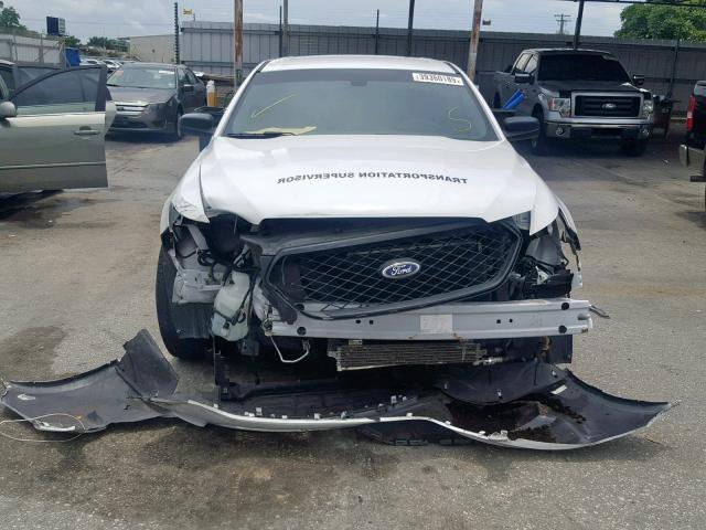 1FAHP2L84GG142208 - 2016 FORD TAURUS POL WHITE photo 9