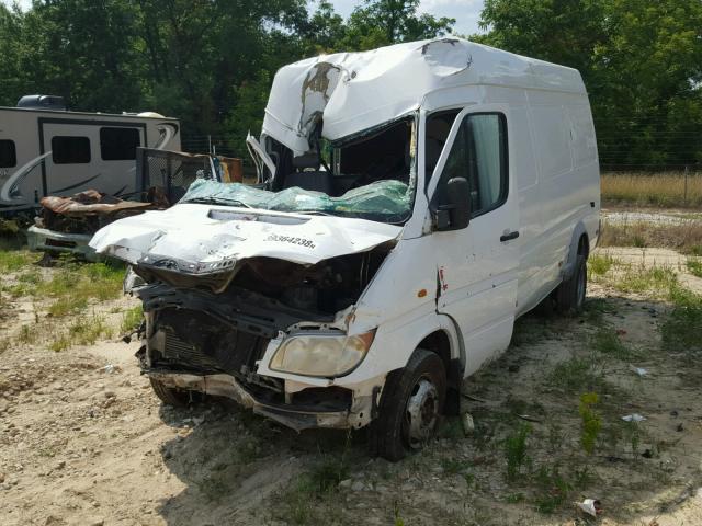 WD2YD541525397118 - 2002 FREIGHTLINER SPRINTER 2 WHITE photo 2