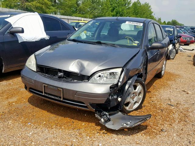 1FAHP34N35W167873 - 2005 FORD FOCUS ZX4 GRAY photo 2