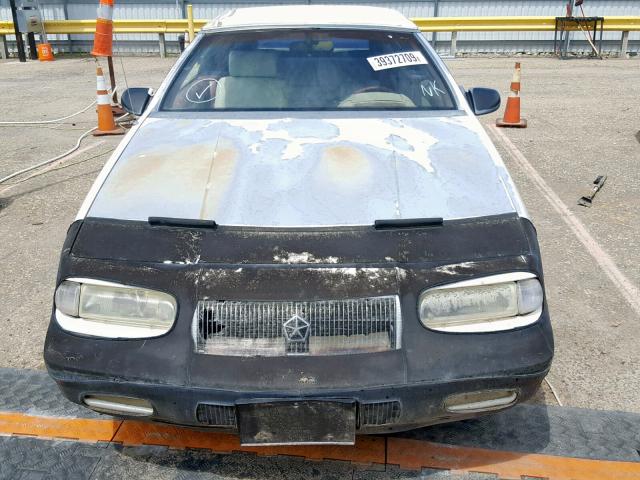 1C3XU4533PF563486 - 1993 CHRYSLER LEBARON WHITE photo 9