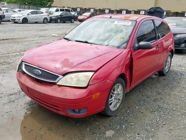 3FAFP31N15R160967 - 2005 FORD FOCUS ZX3 RED photo 2