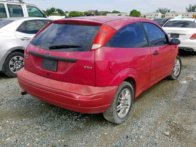 3FAFP31N15R160967 - 2005 FORD FOCUS ZX3 RED photo 4