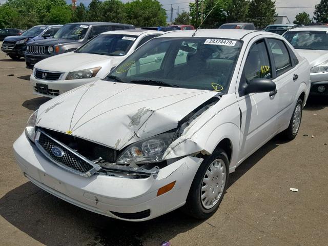 1FAFP34N17W196055 - 2007 FORD FOCUS ZX4 WHITE photo 2