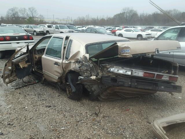 1LNLM81W2VY626222 - 1997 LINCOLN TOWNCAR GOLD photo 3