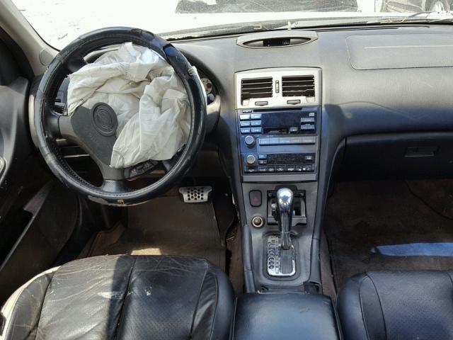 JN1CA31D01T813774 - 2001 NISSAN MAXIMA GXE WHITE photo 9