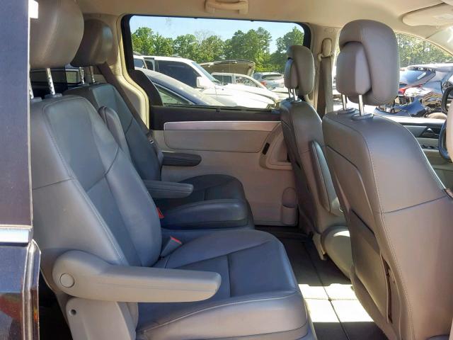 2V4RW3DG4BR716994 - 2011 VOLKSWAGEN ROUTAN SE BLACK photo 6