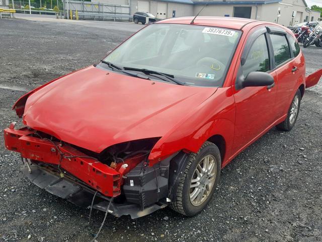 1FAFP37N86W167808 - 2006 FORD FOCUS ZX5 RED photo 2