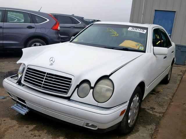 WDBJF65H2XA728488 - 1999 MERCEDES-BENZ E 320 WHITE photo 2