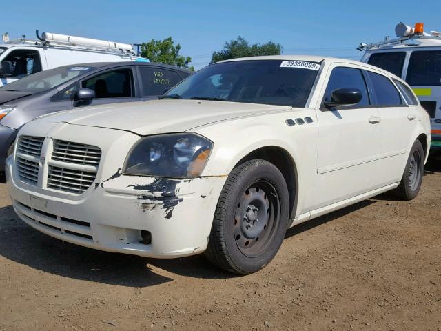 2D4FV48T75H618732 - 2005 DODGE MAGNUM SE WHITE photo 2