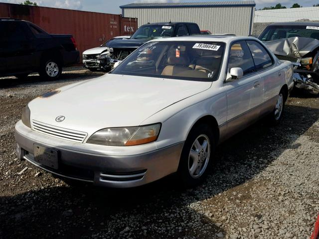 JT8BF12G7T0180975 - 1996 LEXUS ES 300 WHITE photo 2