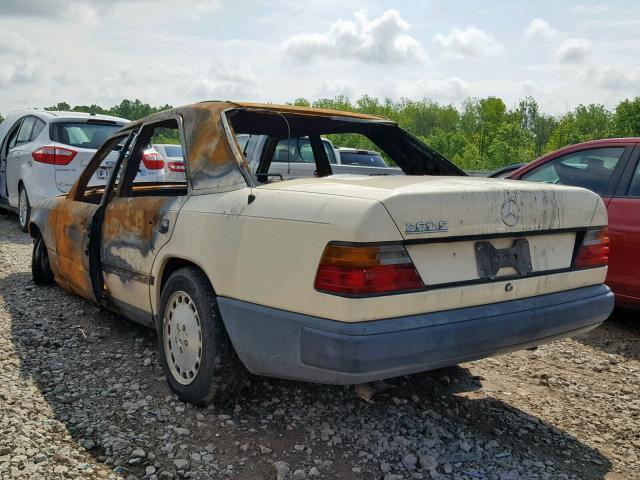 WDBEA26D8HA463260 - 1987 MERCEDES-BENZ 260 E WHITE photo 3