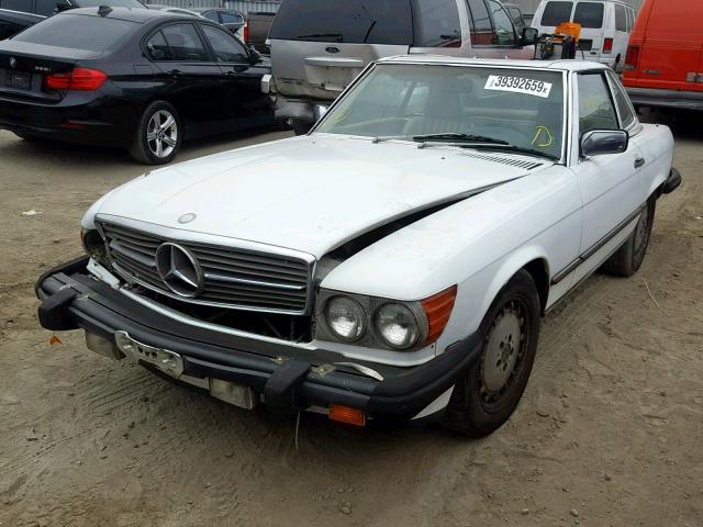 WDBBA48D3KA098697 - 1989 MERCEDES-BENZ 560 SL WHITE photo 2