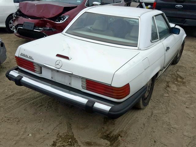 WDBBA48D3KA098697 - 1989 MERCEDES-BENZ 560 SL WHITE photo 4