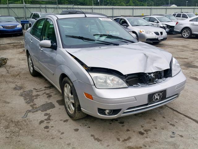 1FAHP38Z95W161766 - 2005 FORD FOCUS ZX4 SILVER photo 1