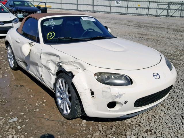 JM1NC25FX60111587 - 2006 MAZDA MX-5 MIATA WHITE photo 1