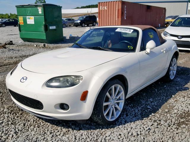 JM1NC25FX60111587 - 2006 MAZDA MX-5 MIATA WHITE photo 2