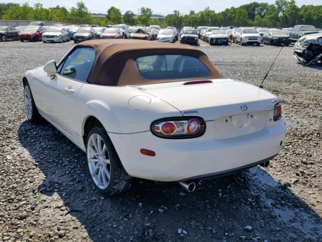 JM1NC25FX60111587 - 2006 MAZDA MX-5 MIATA WHITE photo 3