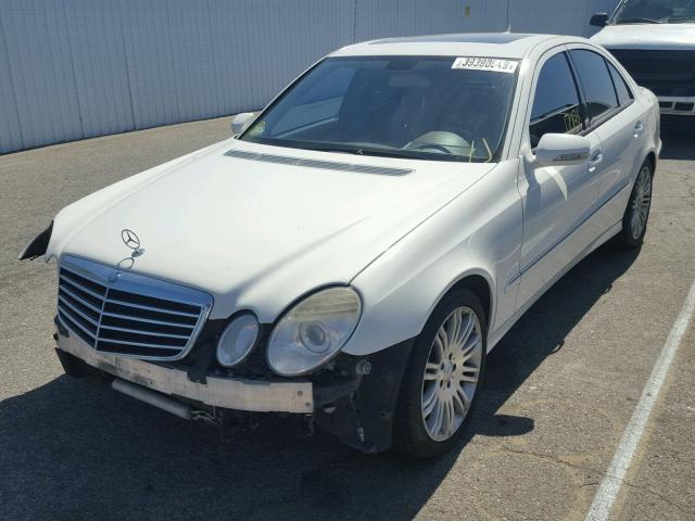 WDBUF72X87B105837 - 2007 MERCEDES-BENZ E 550 WHITE photo 2