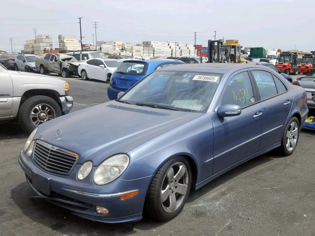 WDBUF65J94A419600 - 2004 MERCEDES-BENZ E 320 BLUE photo 2