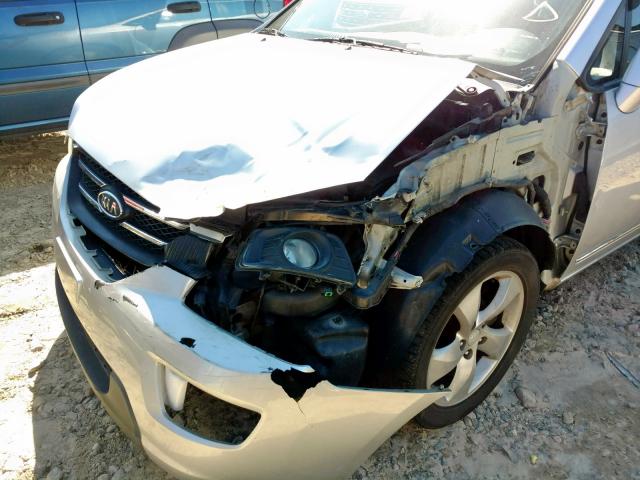 KNAFG526687200157 - 2008 KIA RONDO LX SILVER photo 9