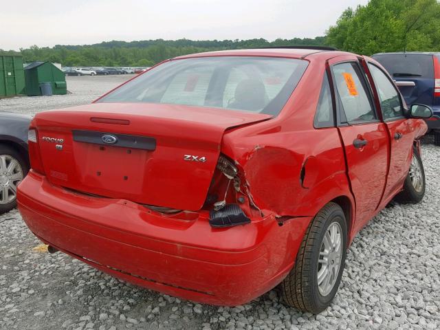 1FAFP34N95W218672 - 2005 FORD FOCUS ZX4 RED photo 4