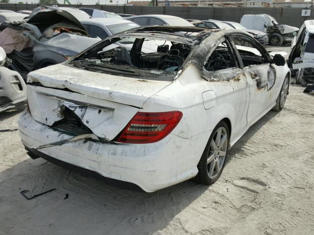 WDDGJ4HB1DF966861 - 2013 MERCEDES-BENZ C 250 WHITE photo 4