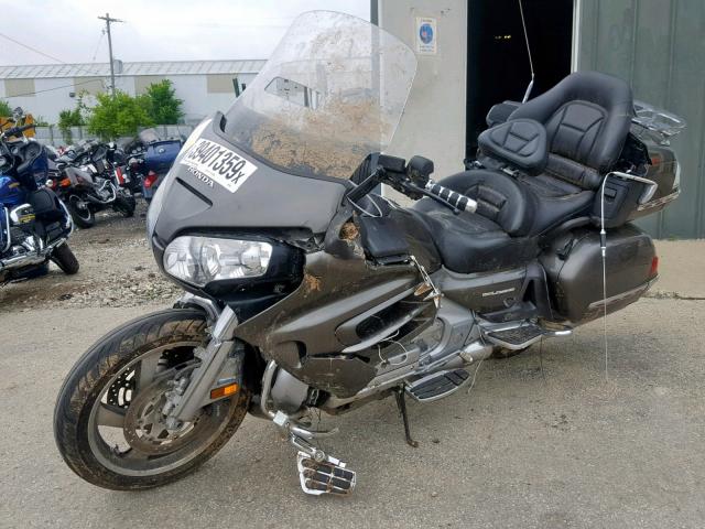 1HFSC47G8AA907266 - 2010 HONDA GL1800 GRAY photo 2