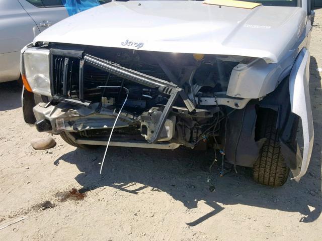 1J8HG48K67C598804 - 2007 JEEP COMMANDER SILVER photo 9