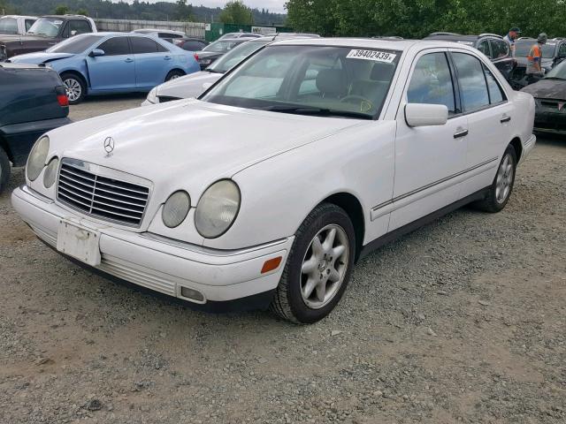 WDBJF65H4XA885035 - 1999 MERCEDES-BENZ E 320 WHITE photo 2