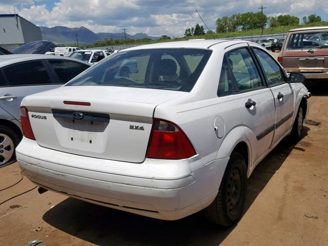 1FAFP34N55W270526 - 2005 FORD FOCUS ZX4 WHITE photo 4