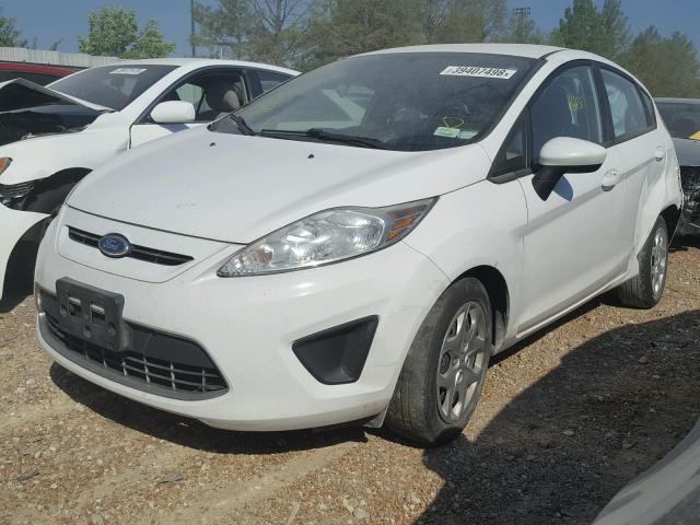 3FADP4EJ3BM157419 - 2011 FORD FIESTA SE WHITE photo 2