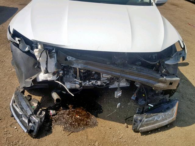 1VWDT7A30HC040497 - 2017 VOLKSWAGEN PASSAT R-L WHITE photo 9