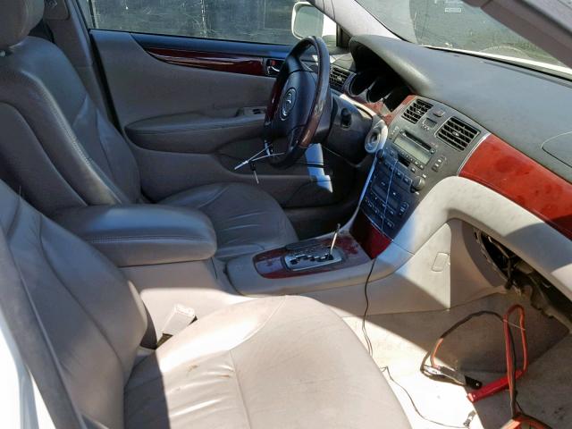 JTHBF30G720078430 - 2002 LEXUS ES 300 WHITE photo 5