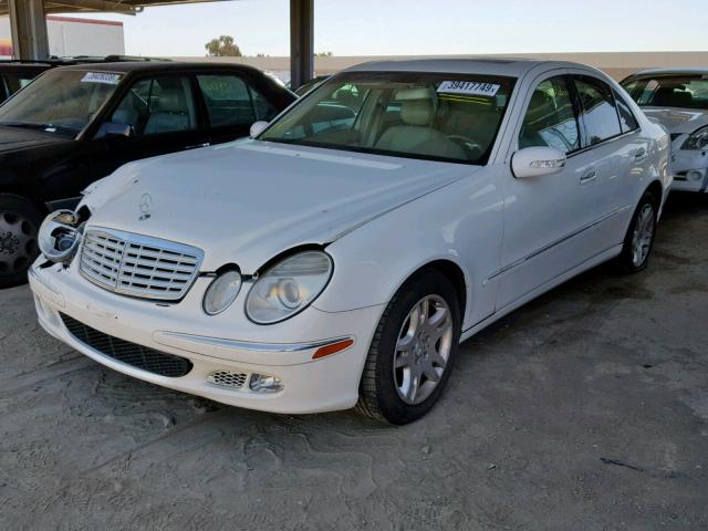 WDBUF65JX3A255501 - 2003 MERCEDES-BENZ E 320 WHITE photo 2