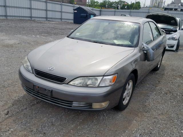 JT8BF28G0W5023292 - 1998 LEXUS ES 300 GRAY photo 2