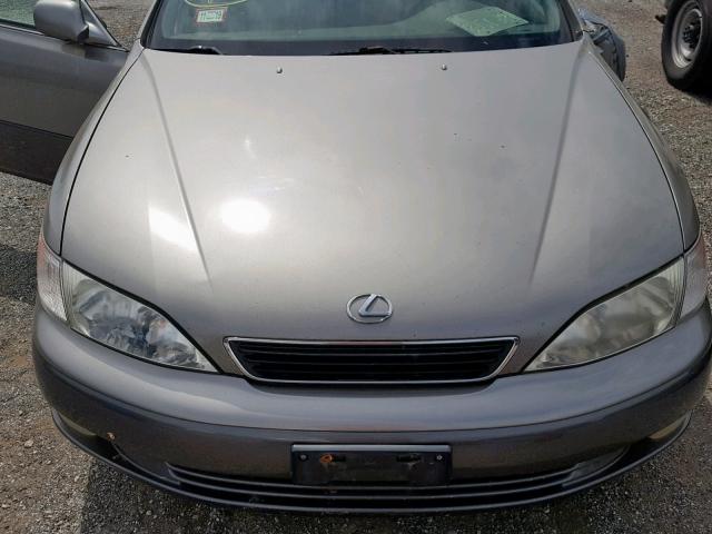 JT8BF28G0W5023292 - 1998 LEXUS ES 300 GRAY photo 7